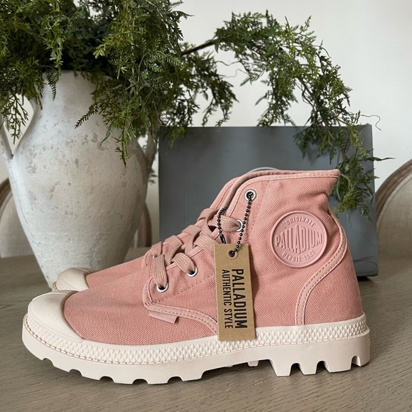 Palladium ‘Pampa Hi’ Boots in Rose Brick - Picture 4 of 10
